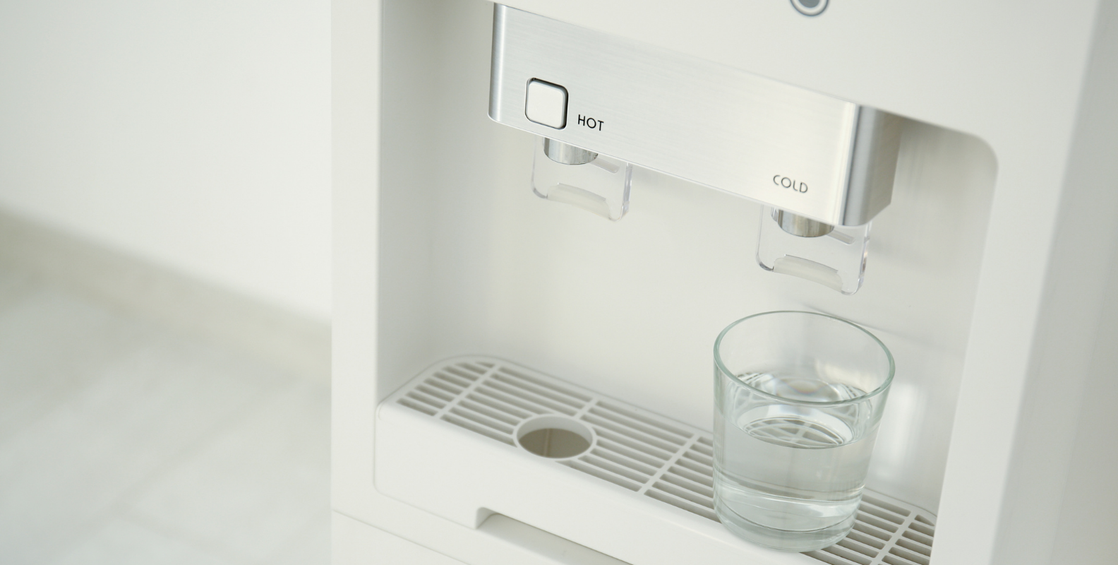 Wasserspender mit Warm- und Kaltfunktion
