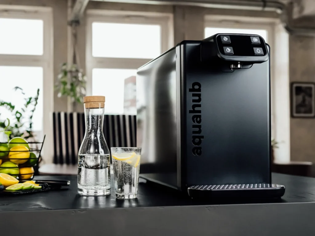Aquahub H20 Wasserspender auf einer Arbeitsfläche