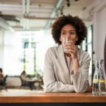 Gefiltertes Wasser aus dem Aquahub im Arbeitsalltag